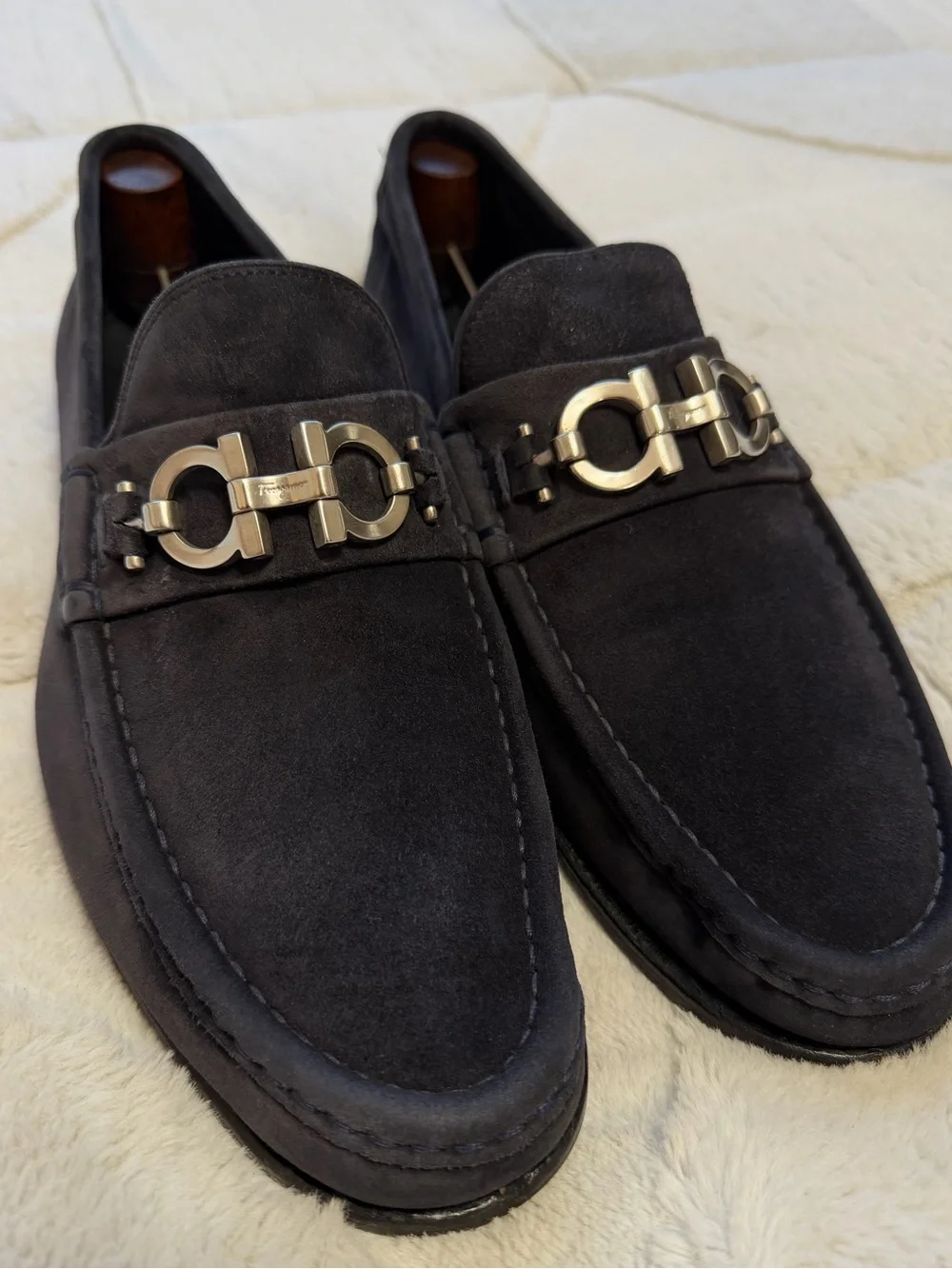 $950 Salvatore Ferragamo Navy Blue Suede Gancini Link Bit Buckle Loafers 8 9
